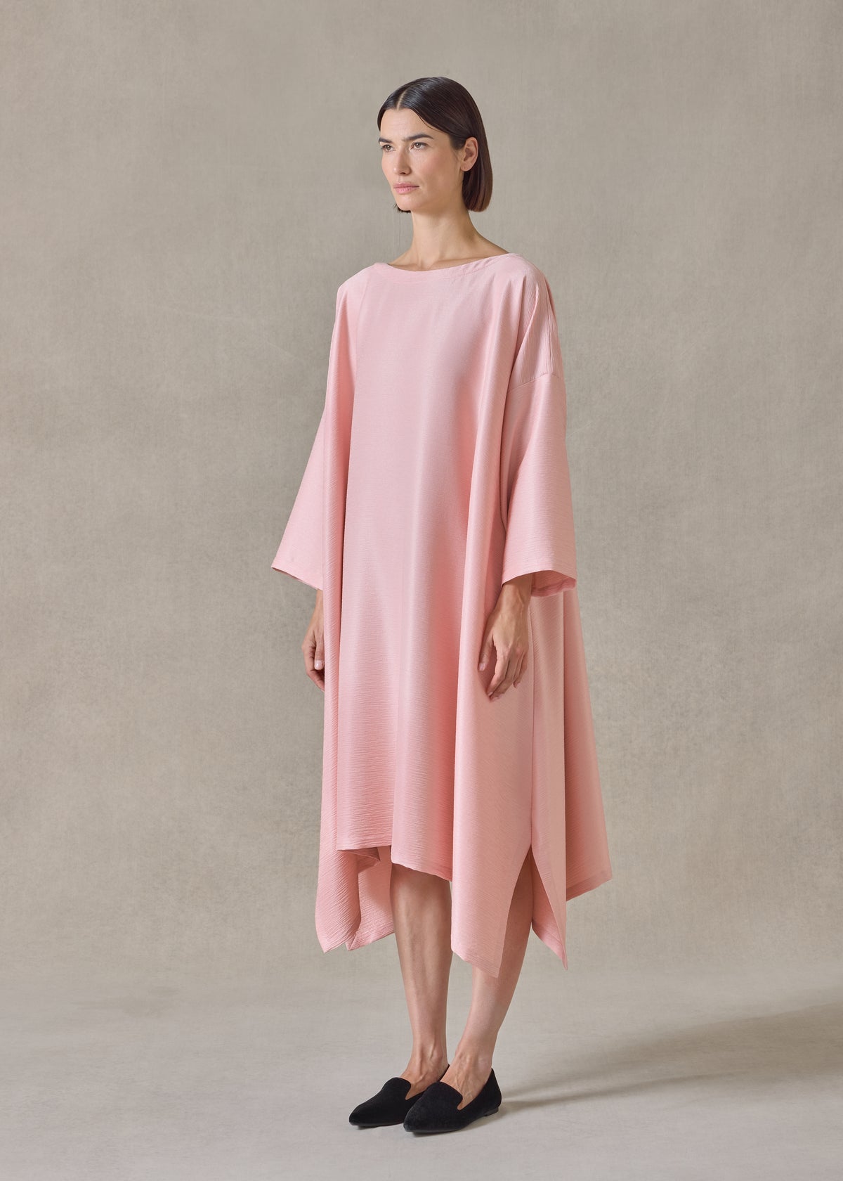midweight silk plissé scoop neck dress (rosepowder)
