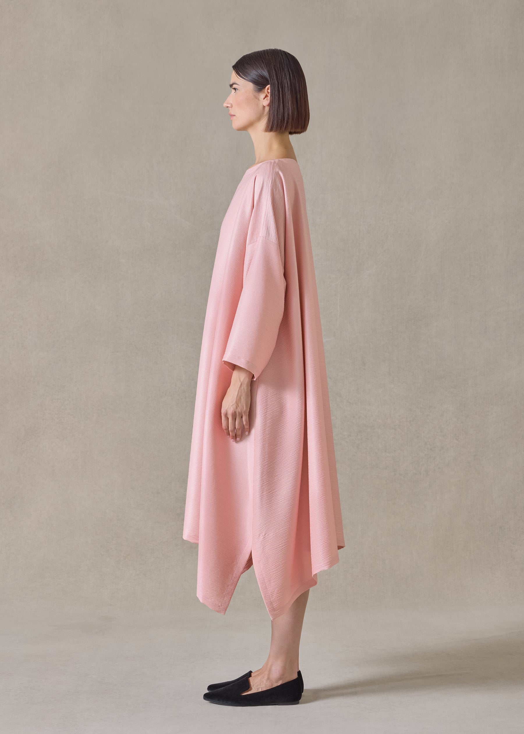 midweight silk plissé scoop neck dress (rosepowder)