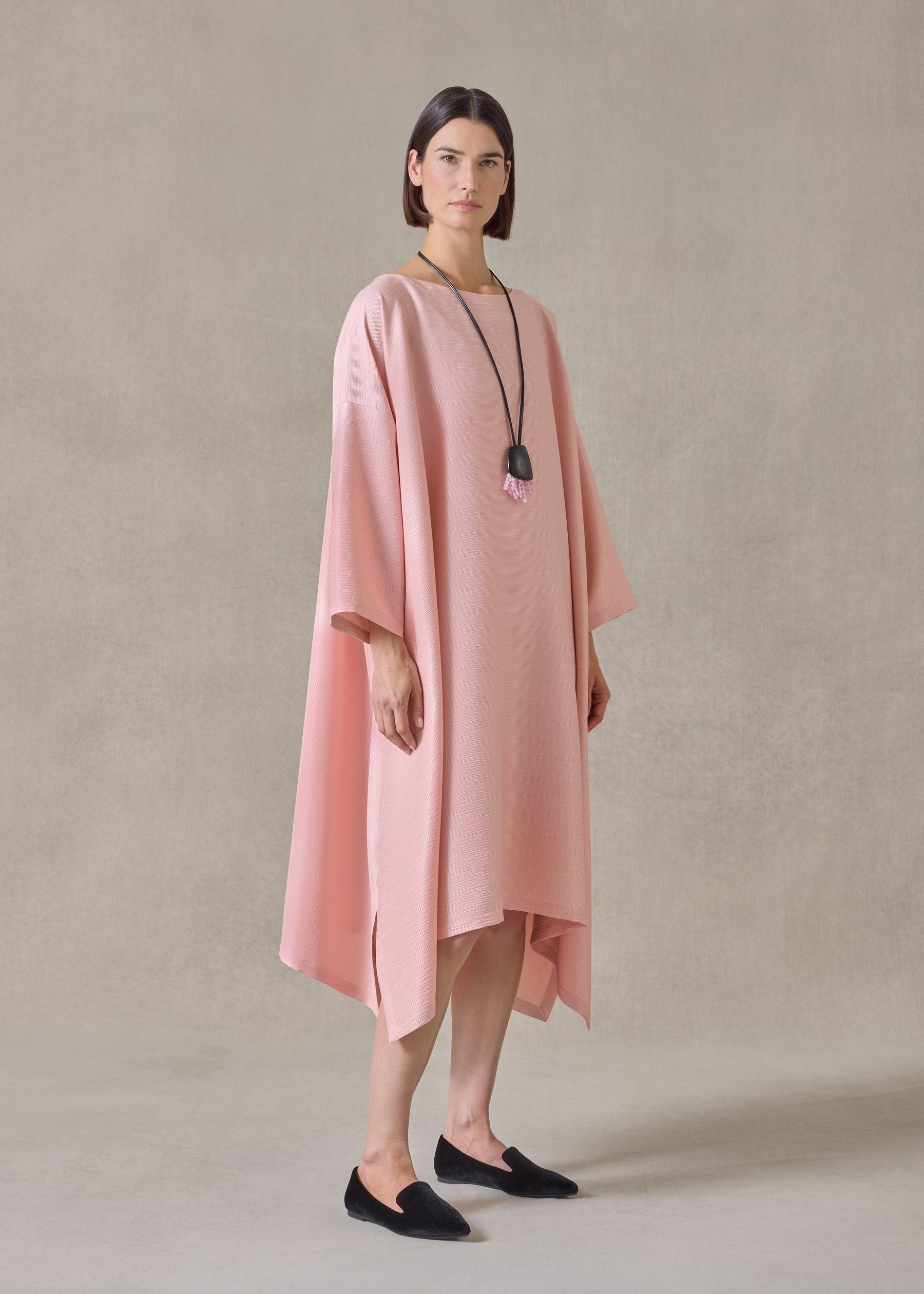midweight silk plissé scoop neck dress (rosepowder)