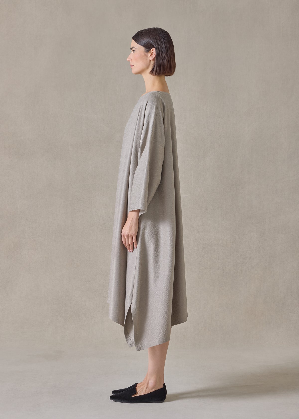 midweight silk plissé scoop neck dress (stone)