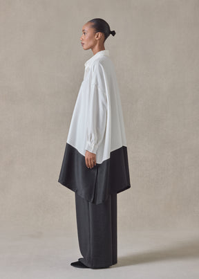 midweight silk plissé wide a-line shirt with collar - very long with slits (white/black)
