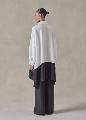 midweight silk plissé wide a-line shirt with collar - very long with slits (white/black)