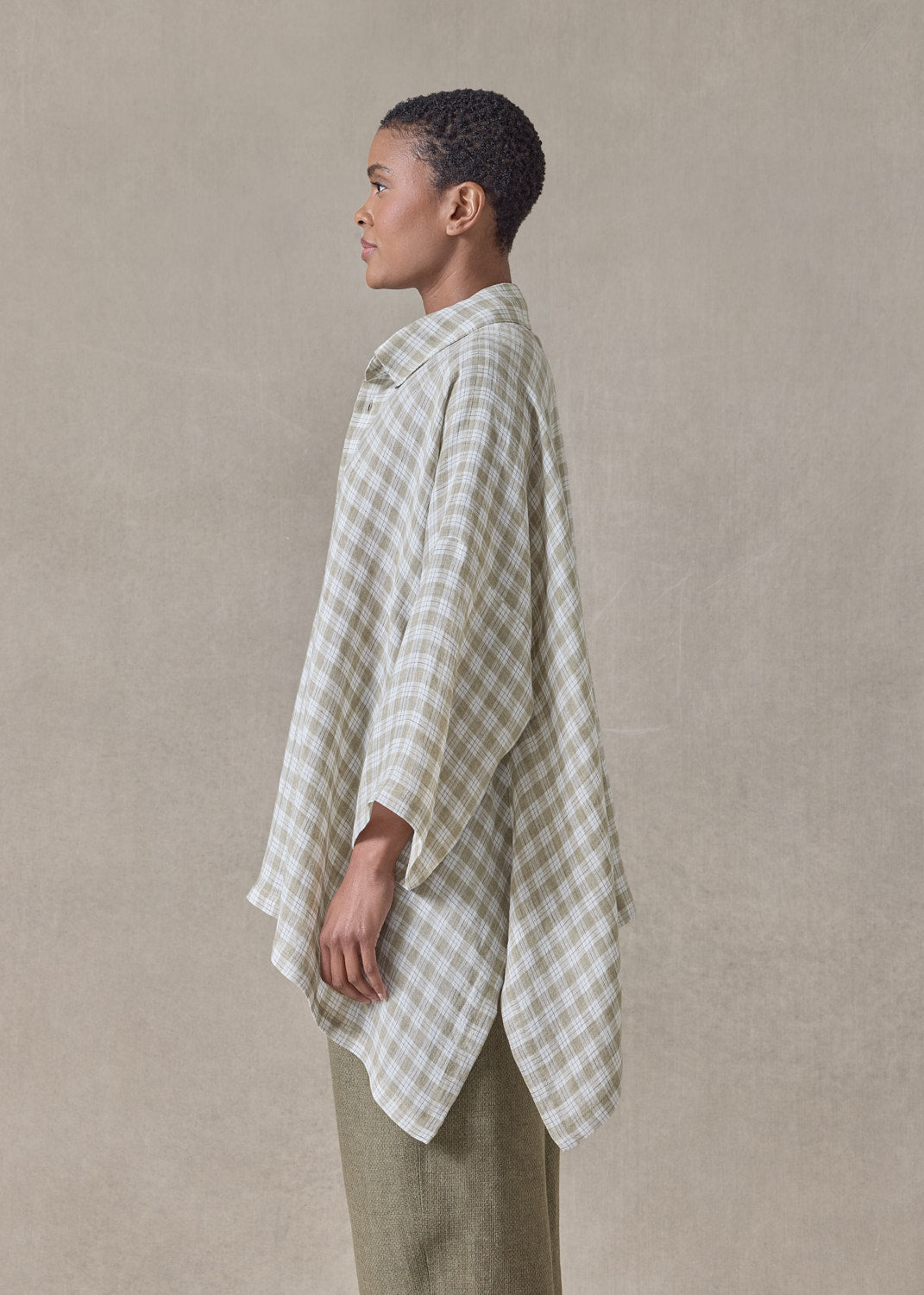 delave linen double pointed sides short sleeve shirt with collar - mid plus (cardamom)