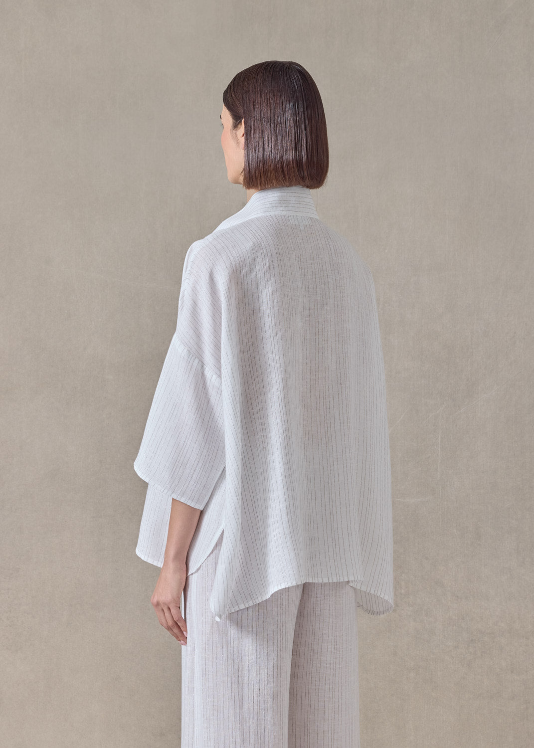 extrafine gold stripe handkerchief linen sloped shoulder wide a-line pleated collar short sleeve shirt - mid (white)
