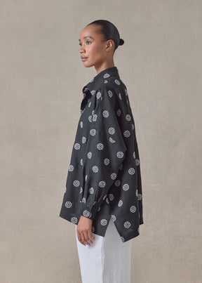 embroidered linen wide longer back shirt with collar - mid plus (black with white)