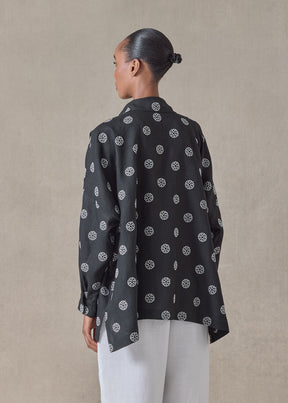 embroidered linen wide longer back shirt with collar - mid plus (black with white)