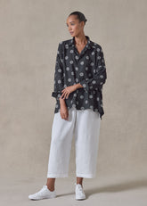 embroidered linen wide longer back shirt with collar - mid plus (black with white)