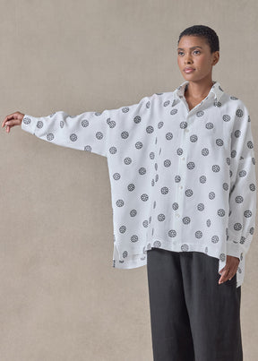embroidered linen wide longer back shirt with collar - mid plus (white with black)
