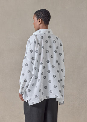 embroidered linen wide longer back shirt with collar - mid plus (white with black)