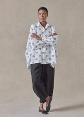 embroidered linen wide longer back shirt with collar - mid plus (white with black)