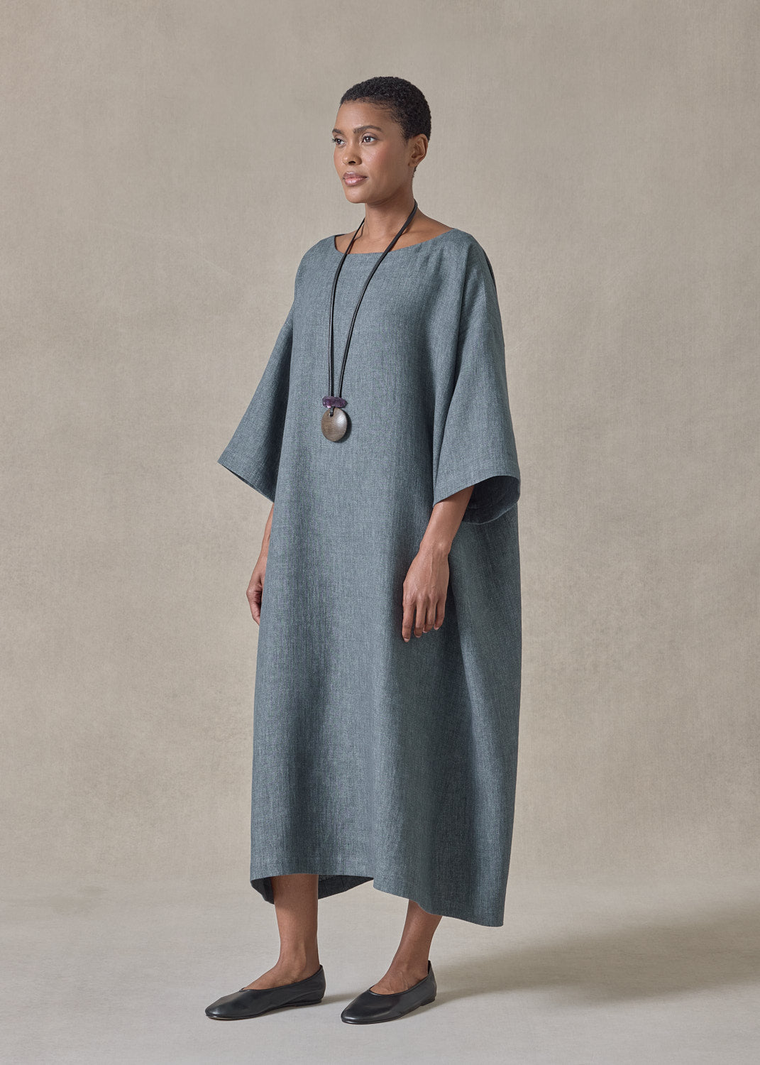 heavyweight delave linen angle-to-front side seam scoop neck t shirt dress (petrol)