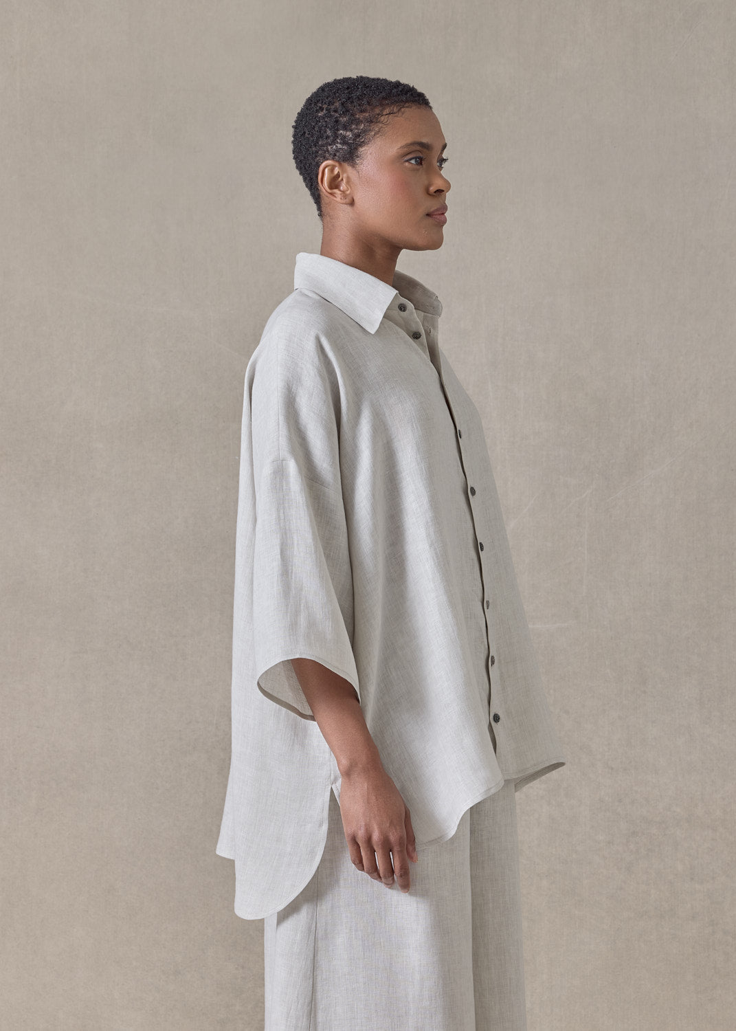 handkerchief linen sloped shoulder wide a-line short sleeve shirt with collar - mid plus (silvertint)