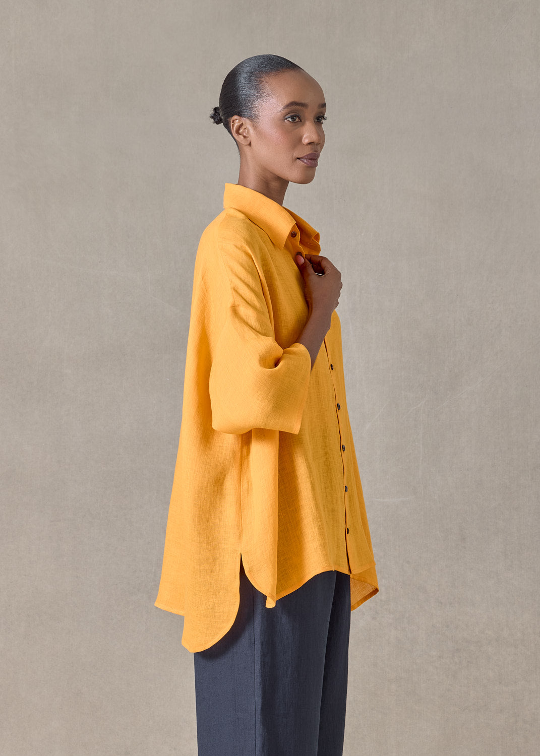 handkerchief linen sloped shoulder wide a-line short sleeve shirt with collar - mid plus (sunflower)