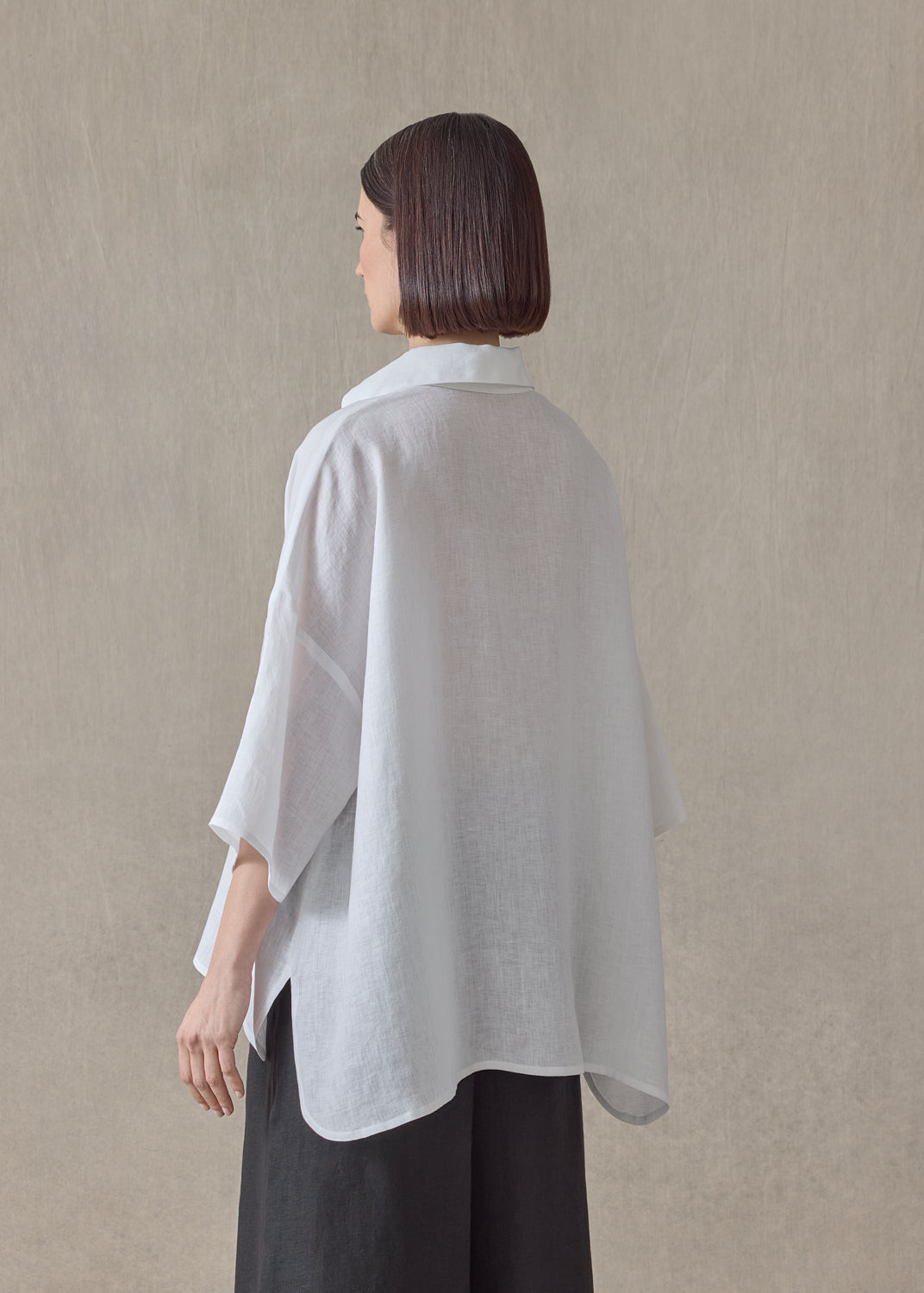 handkerchief linen sloped shoulder wide a-line short sleeve shirt with collar - mid plus (white)
