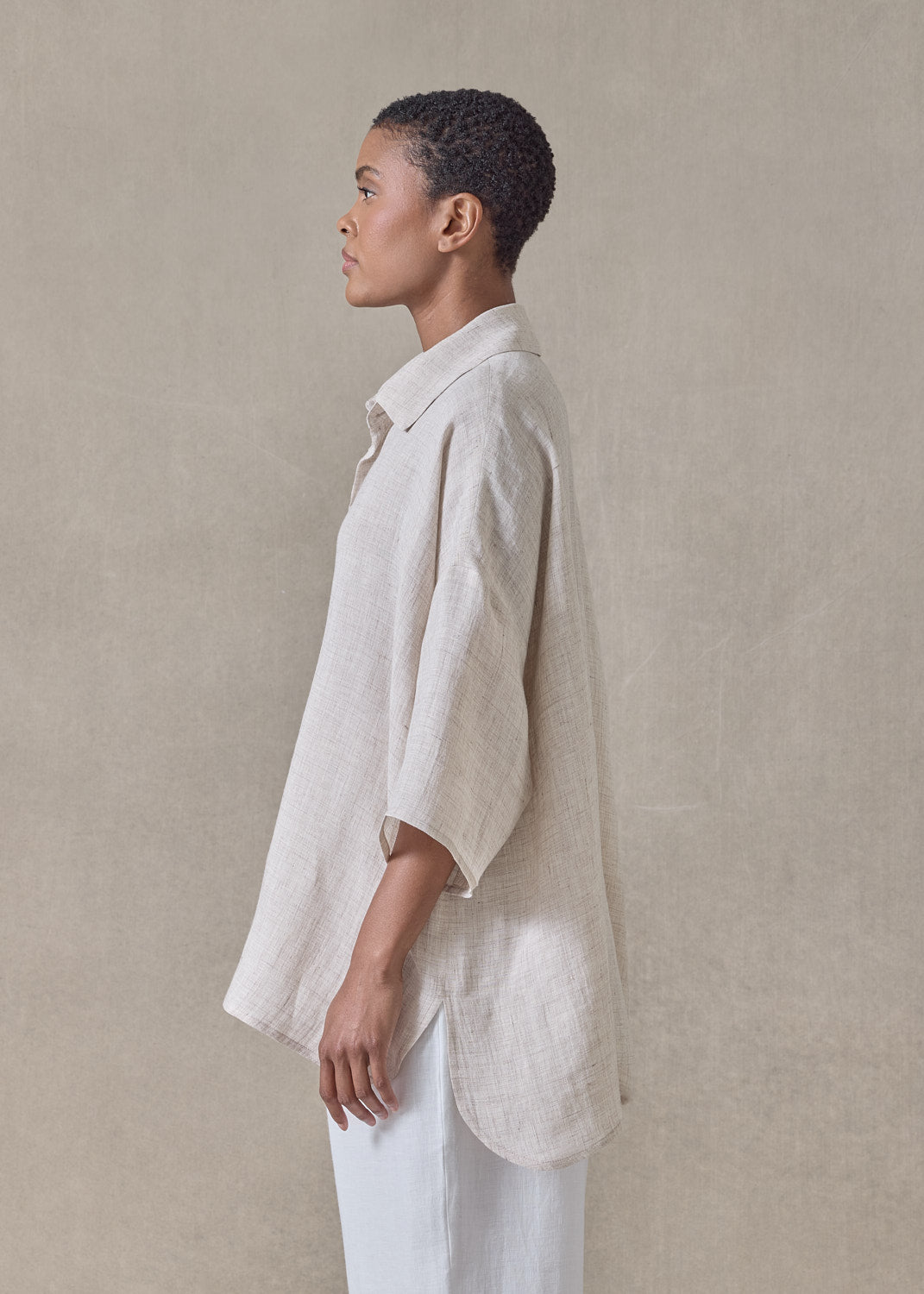 handkerchief delave linen sloped shoulder wide a-line short sleeve shirt with collar - mid plus (oatlight)