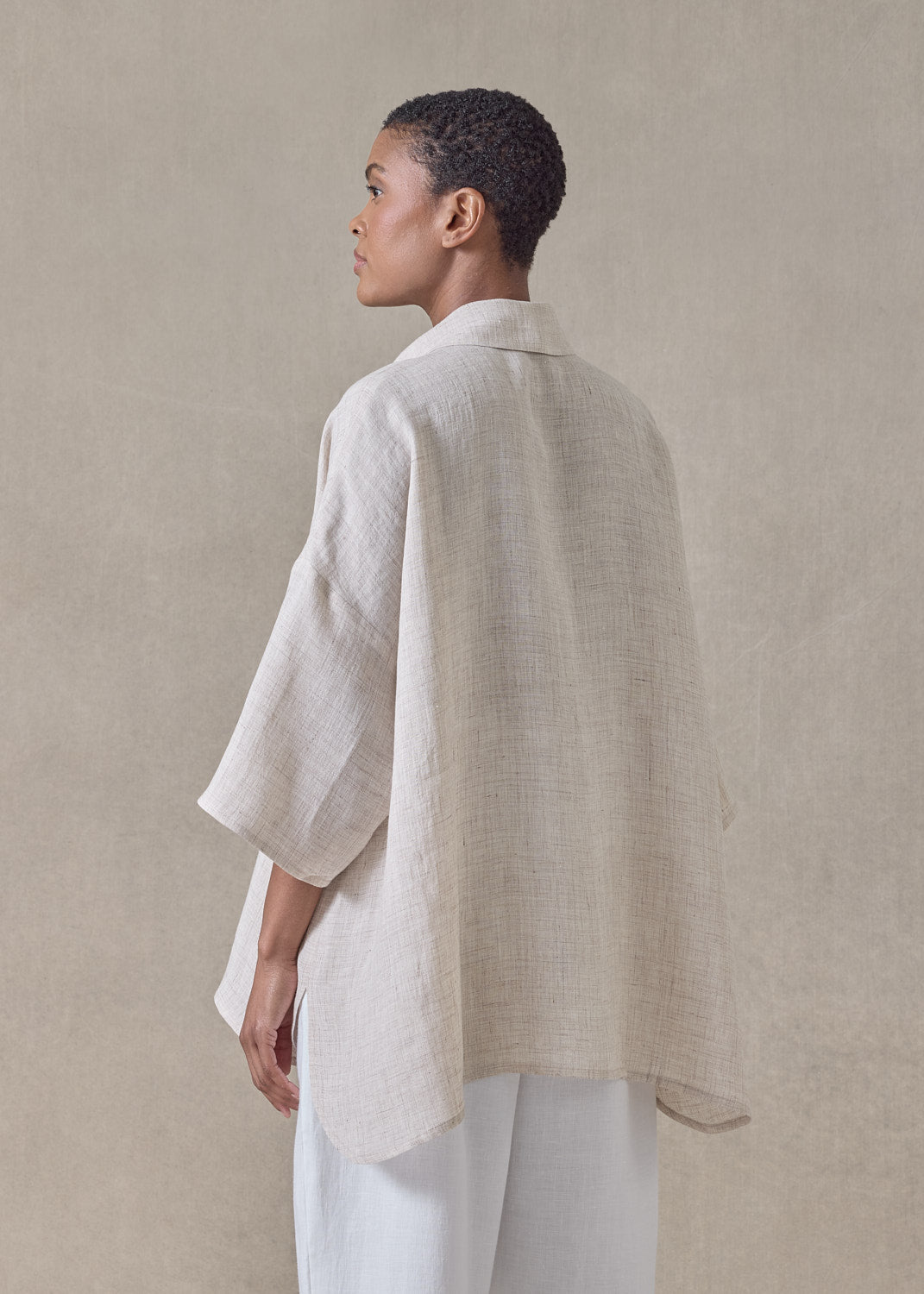 handkerchief delave linen sloped shoulder wide a-line short sleeve shirt with collar - mid plus (oatlight)
