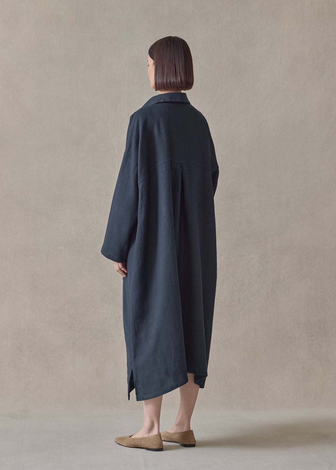 heavyweight linen wide a-line back pleat shirt dress with collar (navydark)