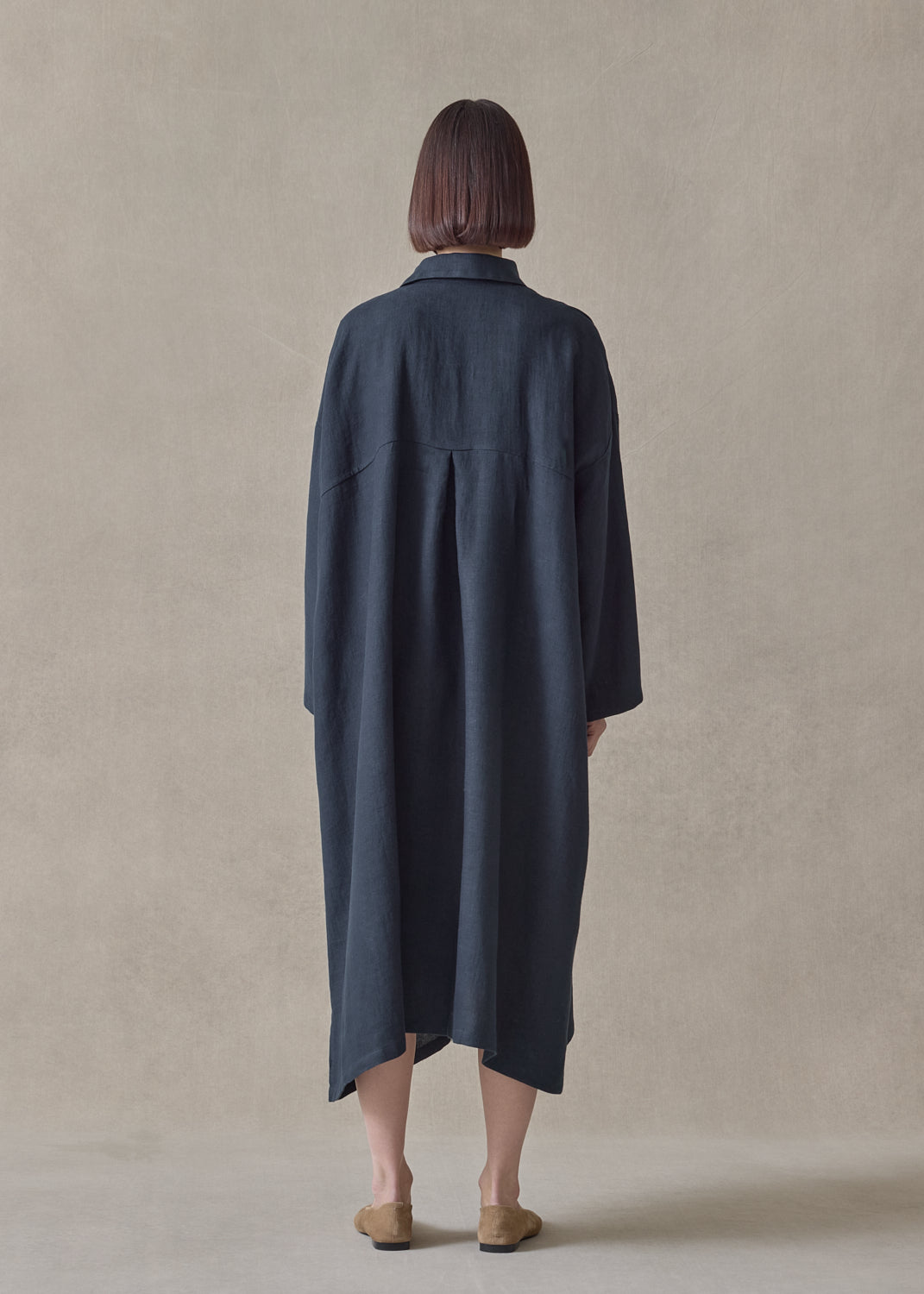 heavyweight linen wide a-line back pleat shirt dress with collar (navydark)