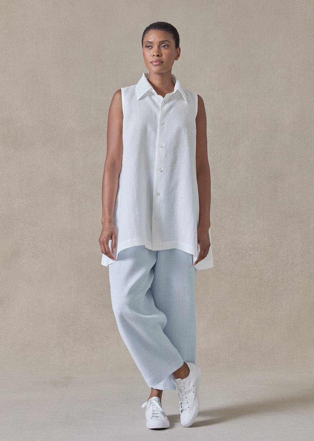 lightweight linen side pleated sleeveless shirt with collar - long (white)