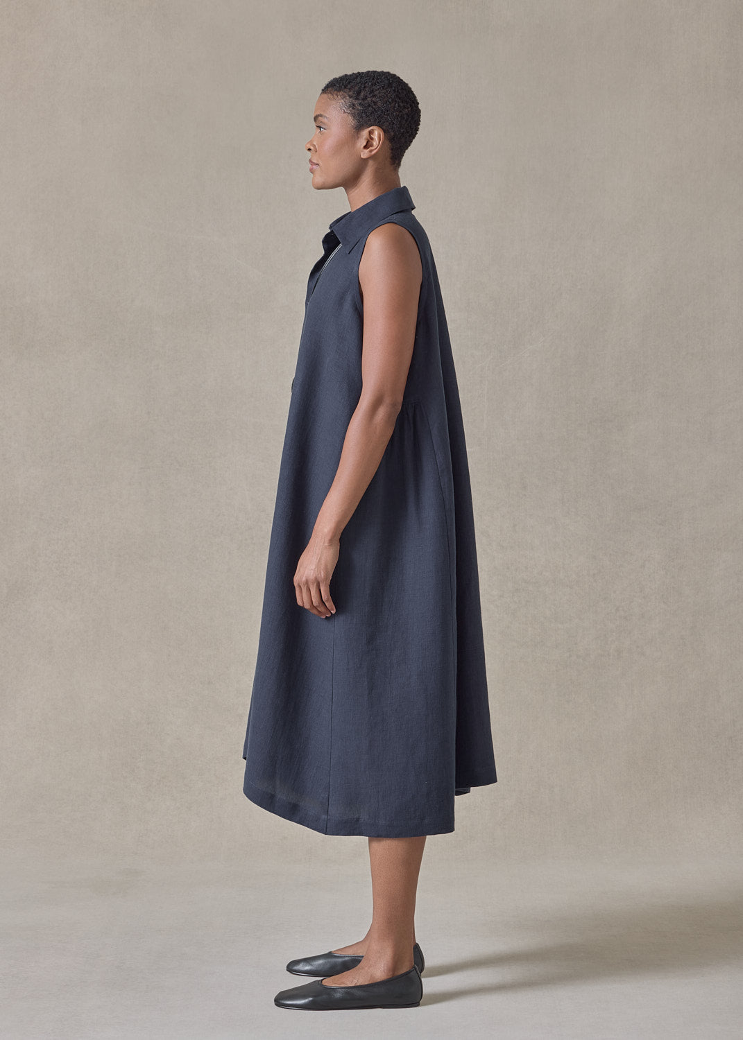 lightweight linen side pleated sleeveless shirt dress with collar (navydark)