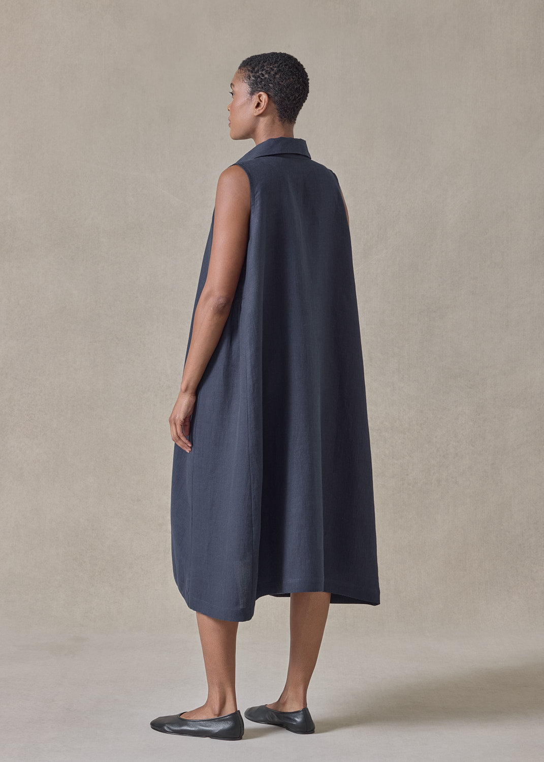 lightweight linen side pleated sleeveless shirt dress with collar (navydark)