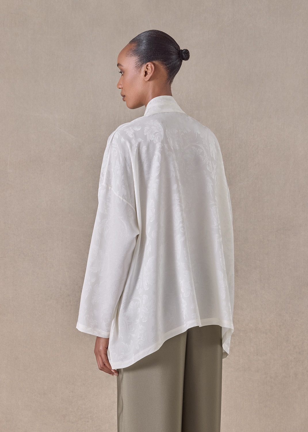 silk jacquard wide a-line double stand collar shirt - mid plus (ivory)