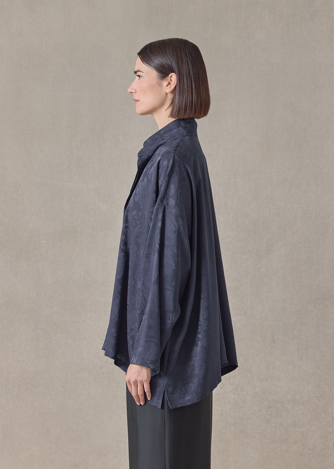 silk jacquard wide a-line double stand collar shirt - mid plus (navydark)
