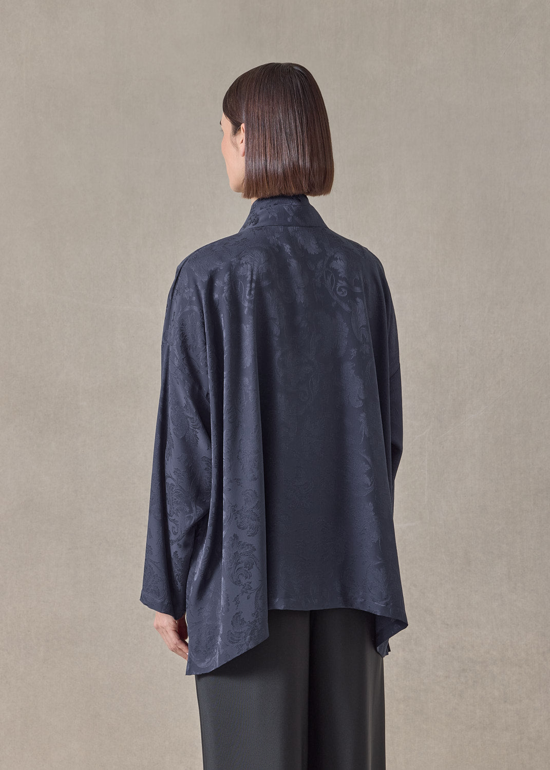 silk jacquard wide a-line double stand collar shirt - mid plus (navydark)