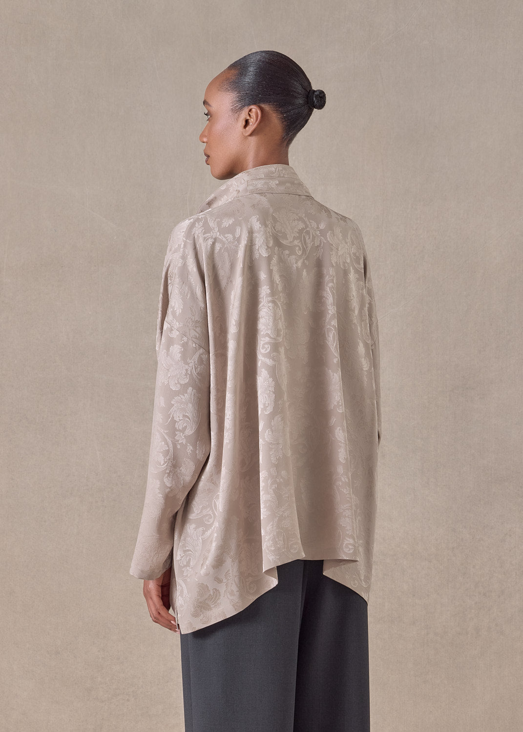 silk jacquard wide a-line double stand collar shirt - mid plus (stone)