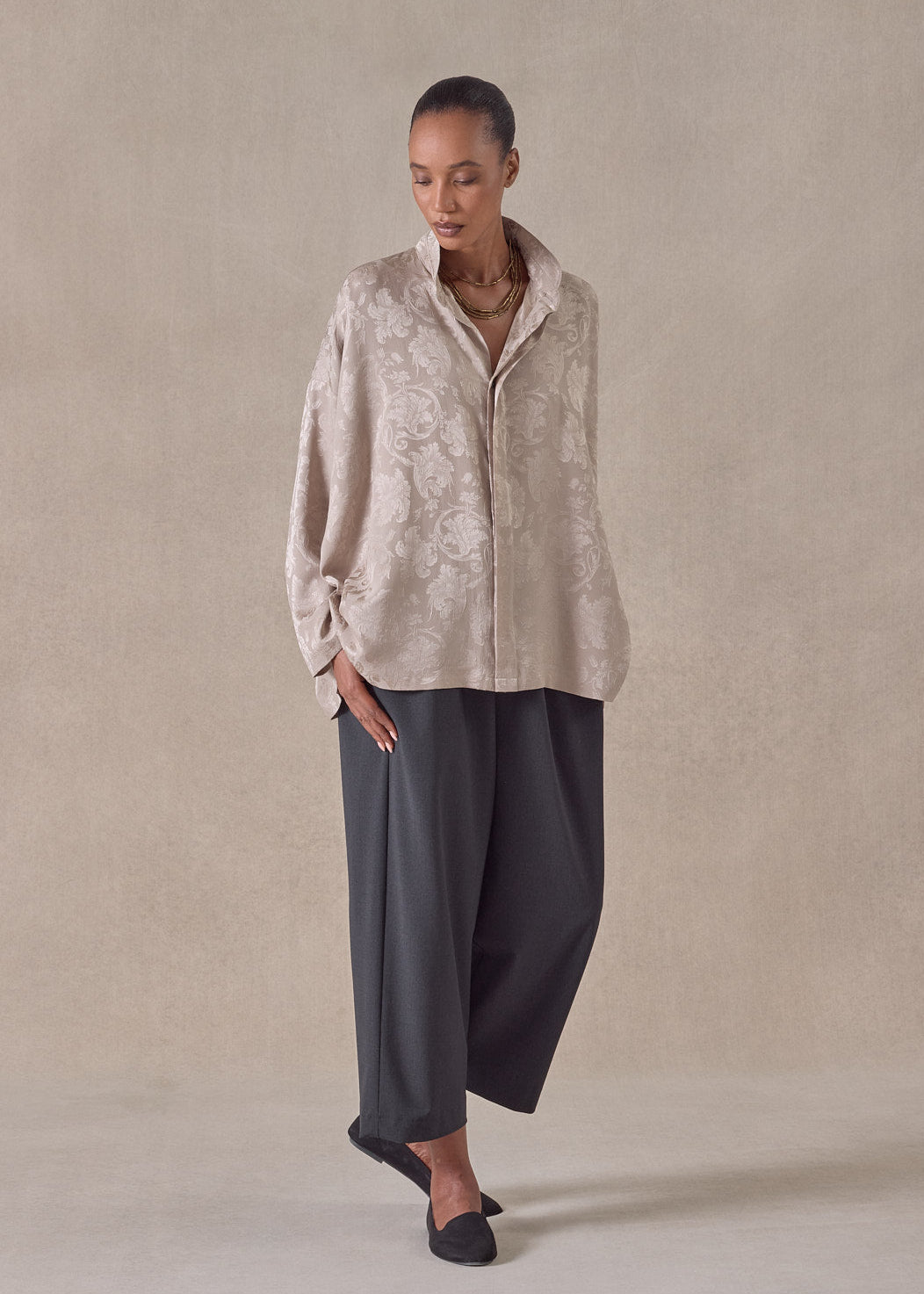 silk jacquard wide a-line double stand collar shirt - mid plus (stone)