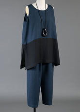 linen A-line round neck shell with side slit detail - long in black/navydark