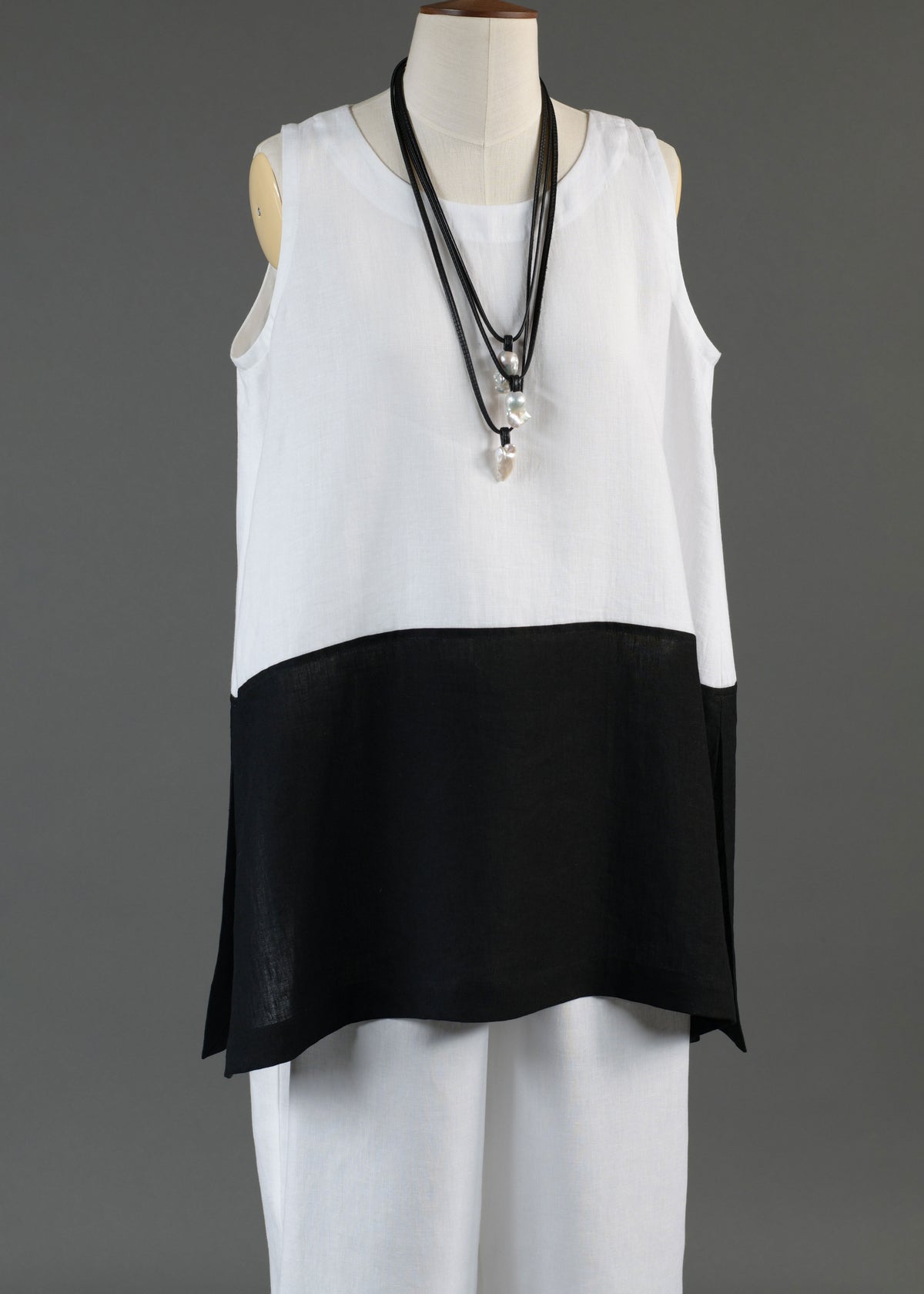 linen A-line round neck shell with side slit detail - long  in black/white