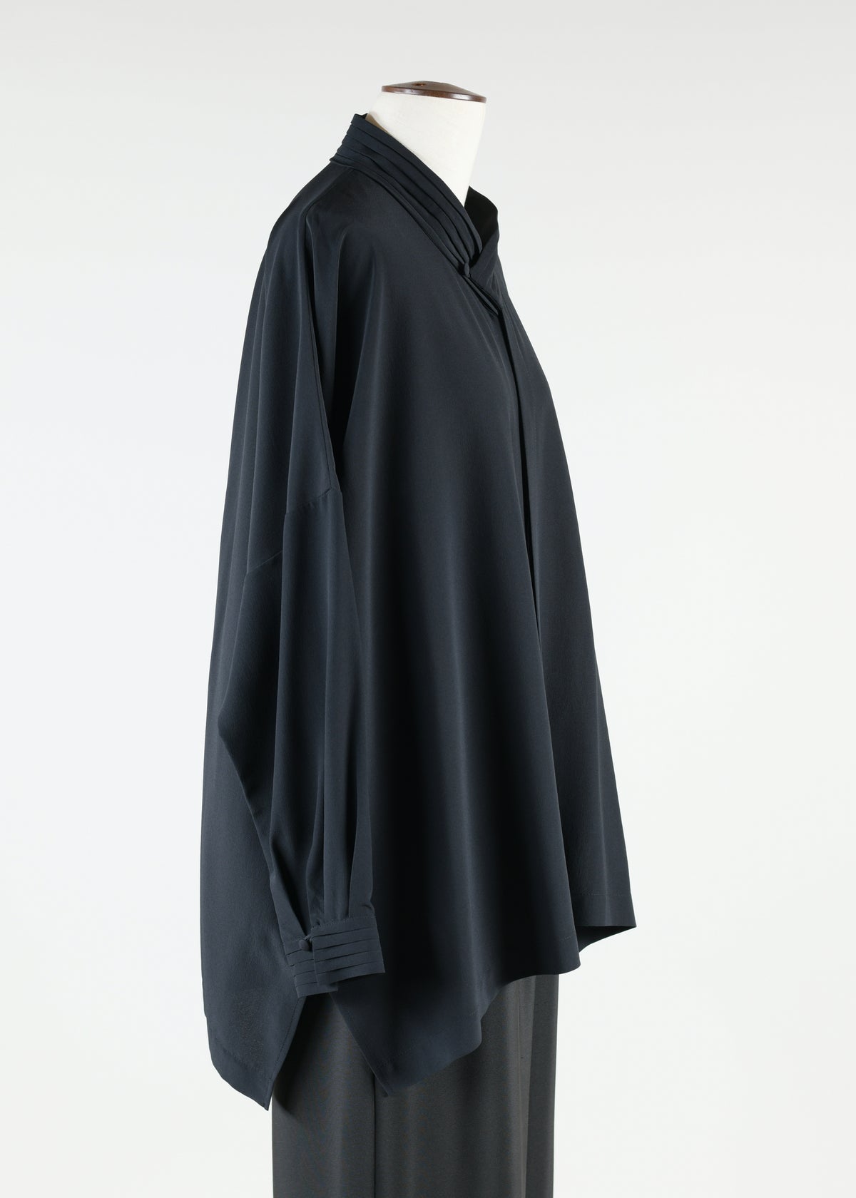 wide longer back v-neck shirt with pleated collar and cuffs - long