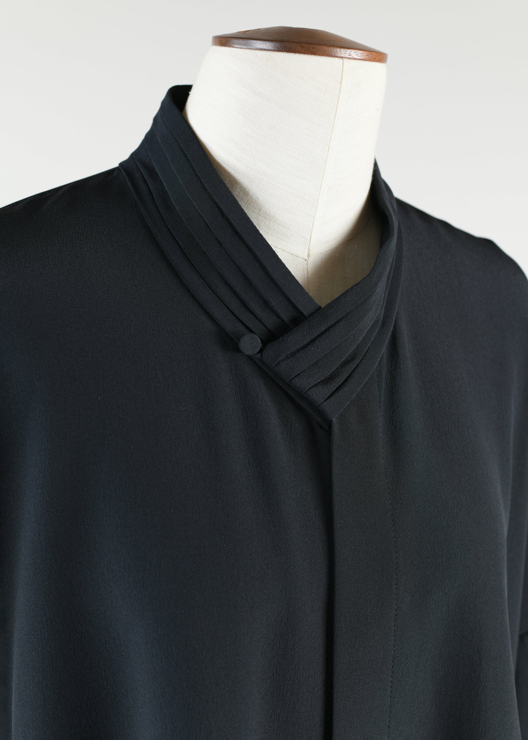 wide longer back v-neck shirt with pleated collar and cuffs - long