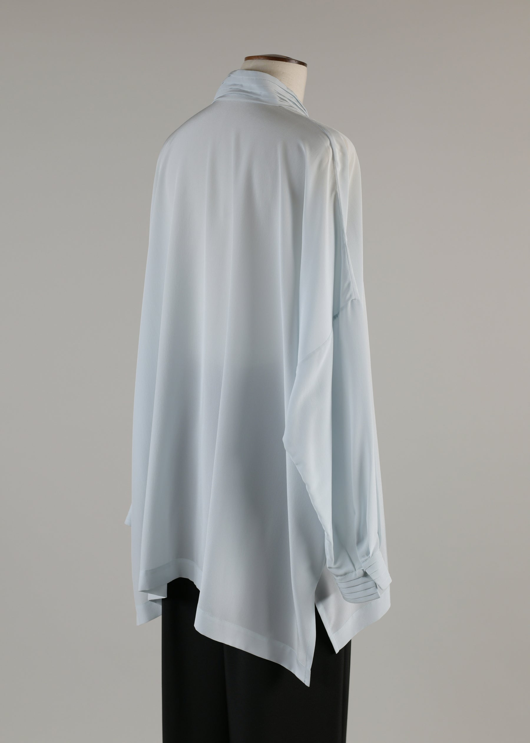 wide longer back v-neck shirt with pleat collar and cuffs - long