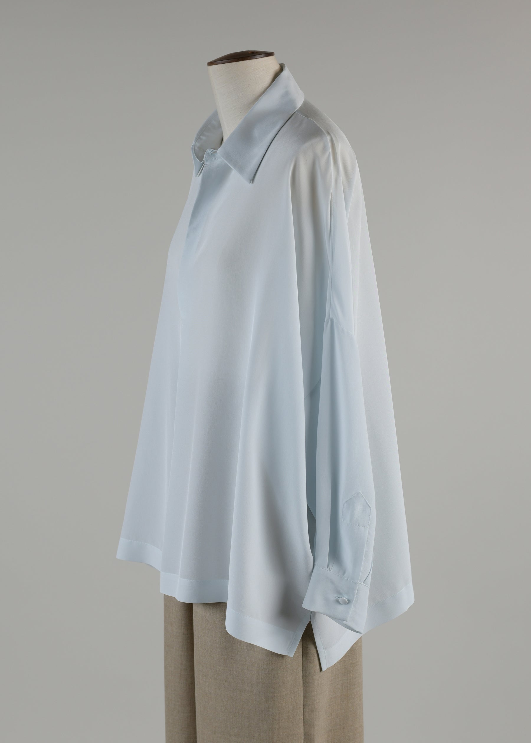 wide longer back sloped shoulder tunic with collar - long