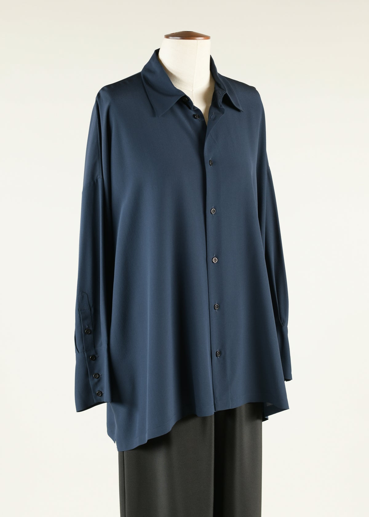 wide a-line back plt shirt w/col and ext cuff - lg