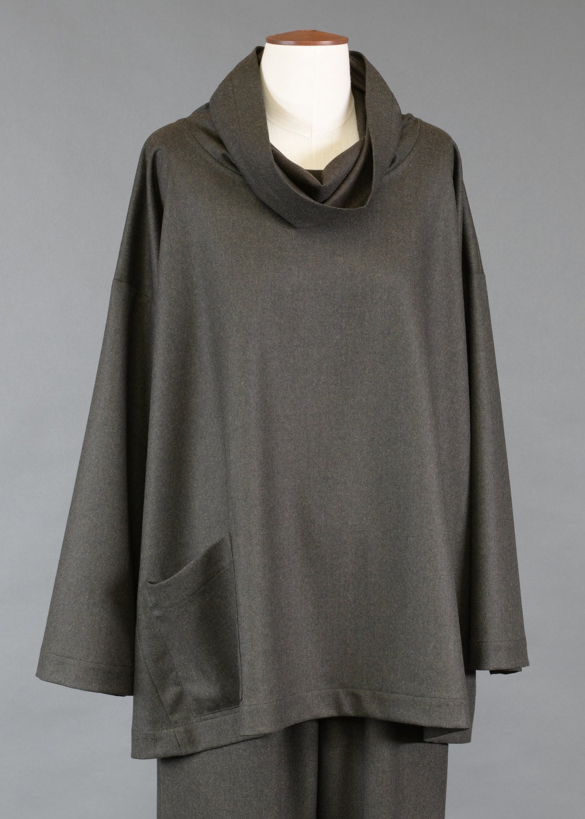 angle-to-front side seam monks top - long