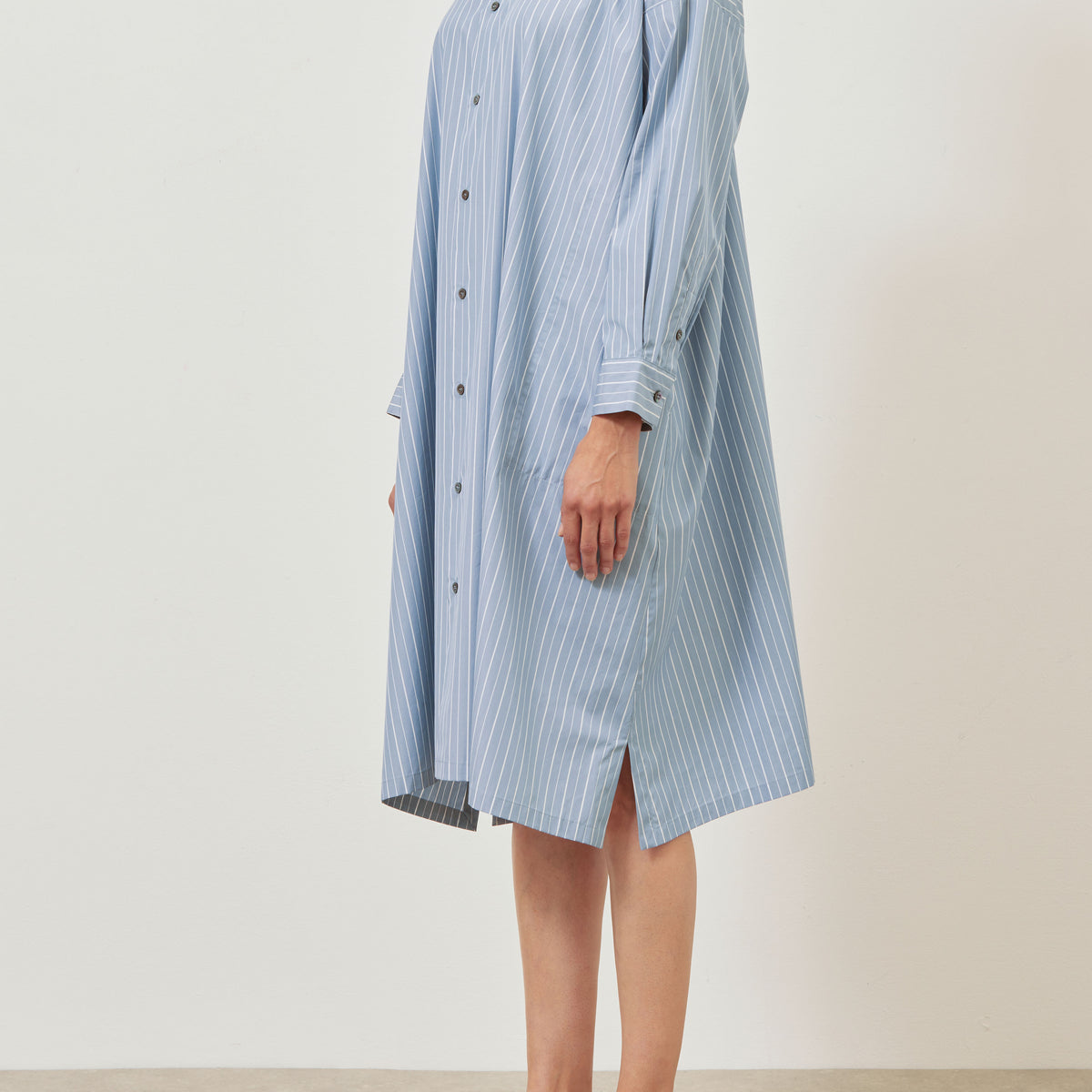 【新品】Pleated Open Shirt Dress sky Tall Pleated Woven Maxi Shirt Dress With Belt | Karen Millen