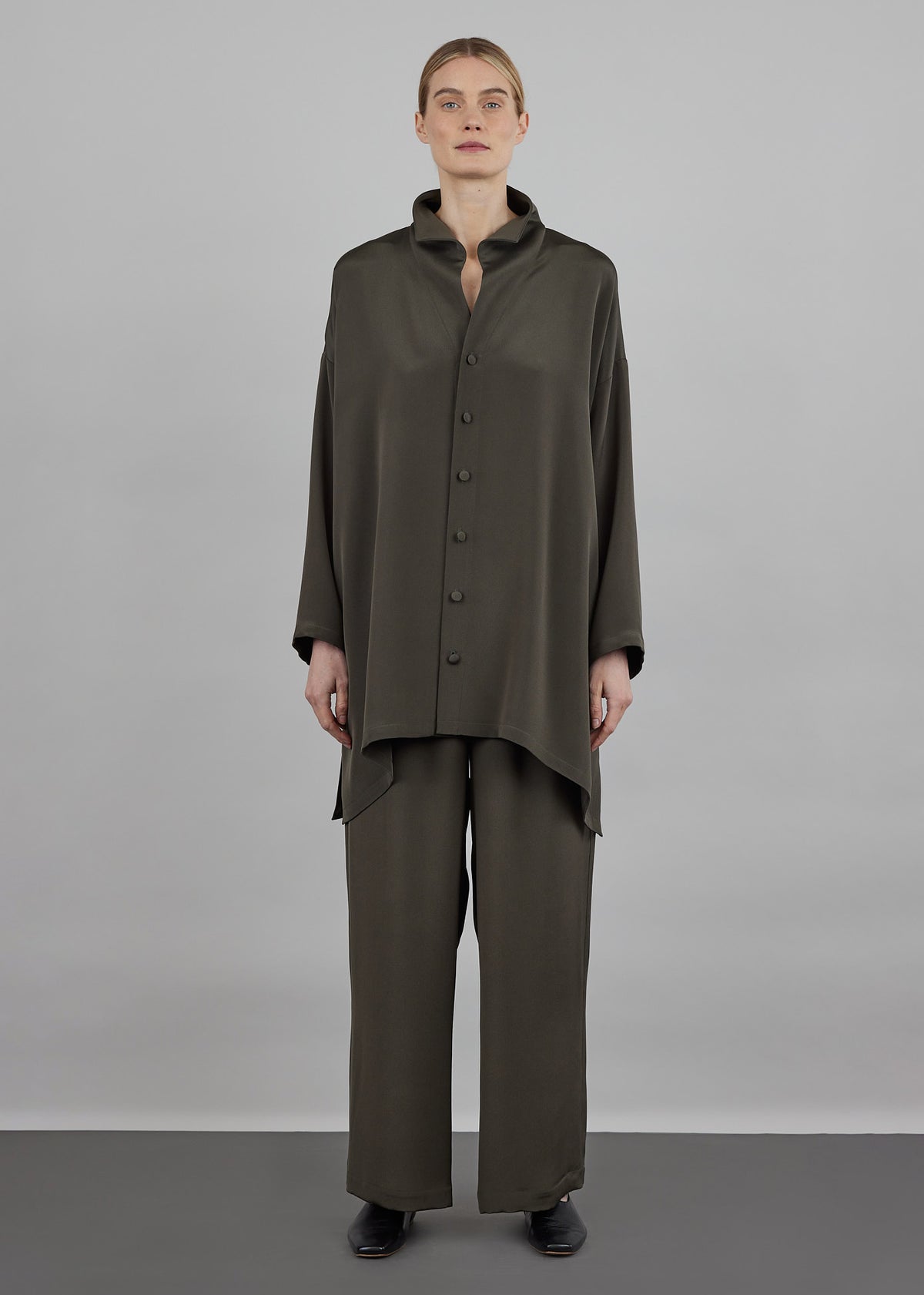 wide A-line shirt with open 'standup collar'  - long plus