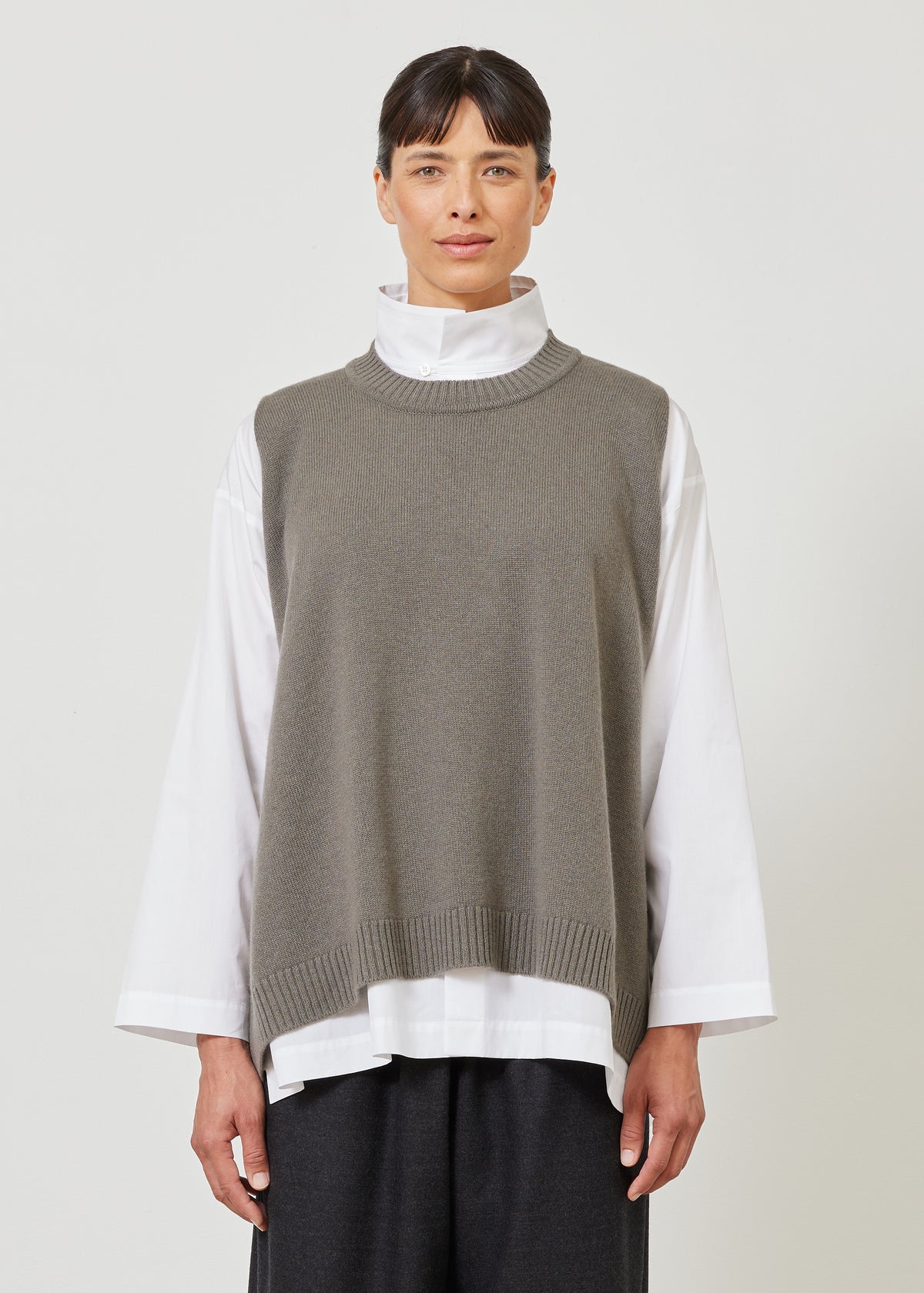 A-line sleeveless round neck sweater - mid plus