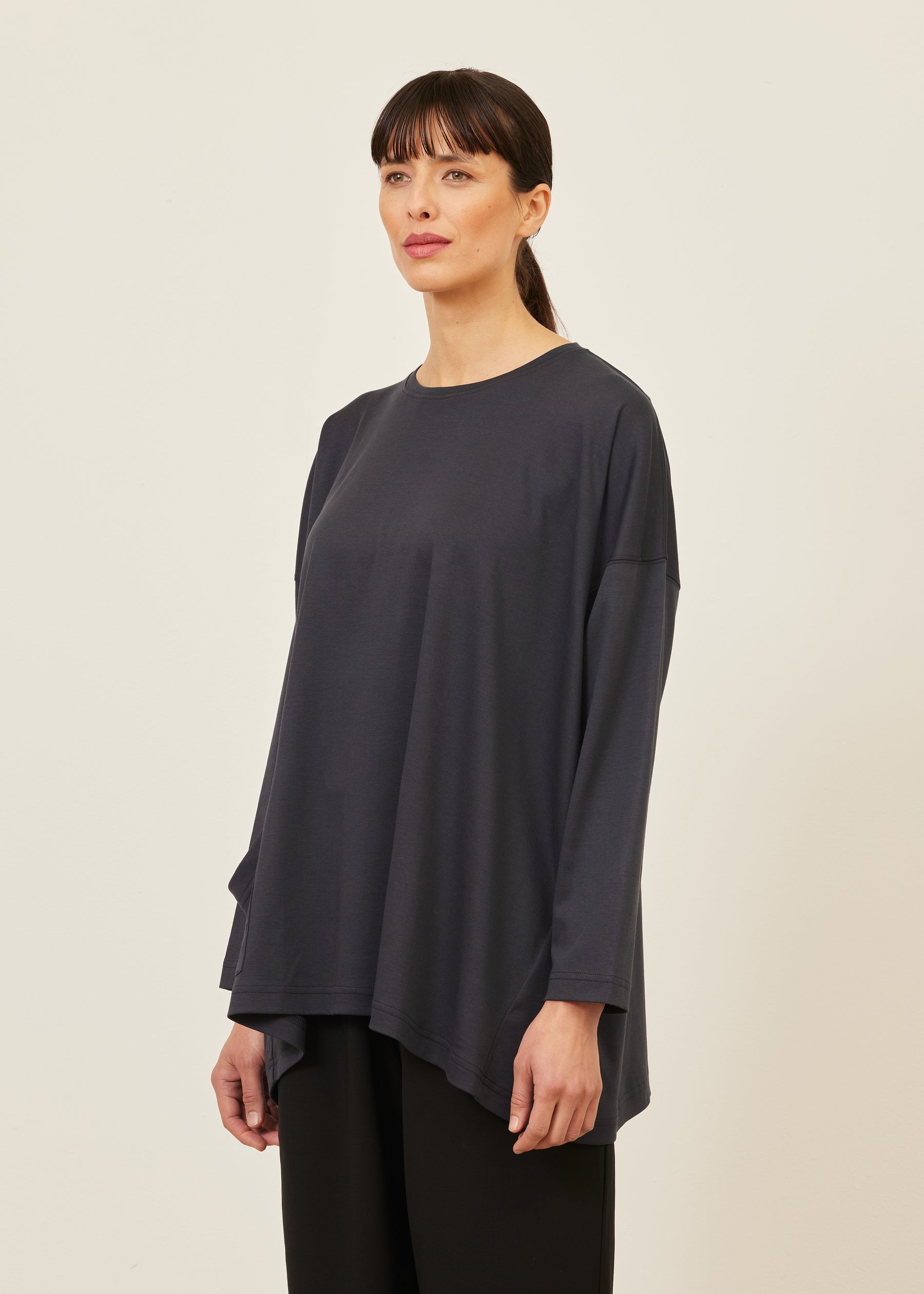 one pocket angle-to-front round neck t-shirt - long