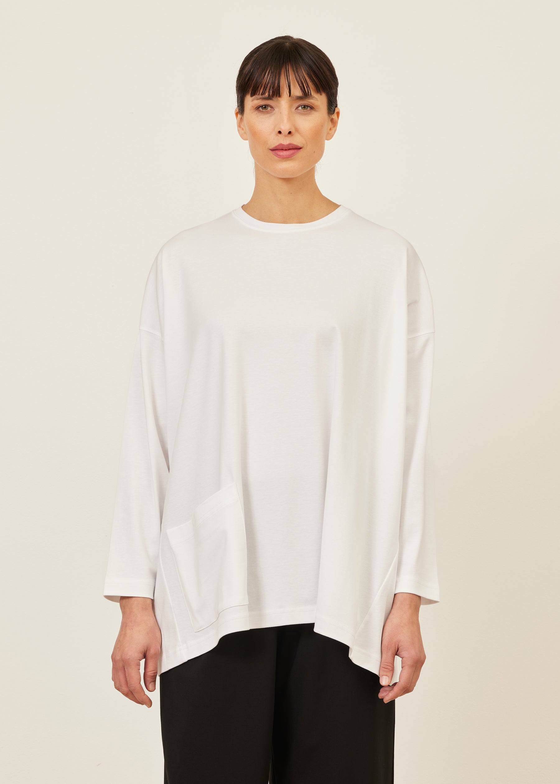 one pocket angle-to-front round neck t-shirt - long