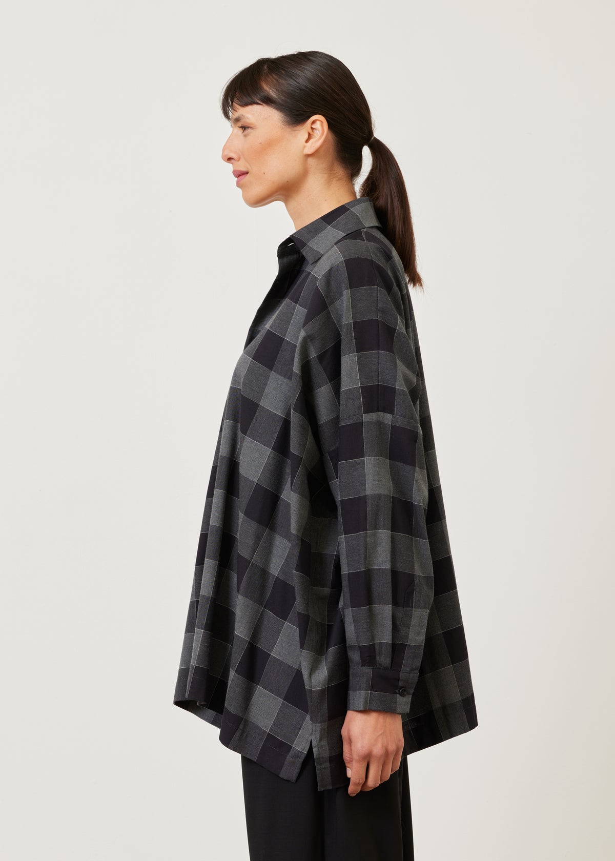 large plaid wide shirt with collar (long) in grey