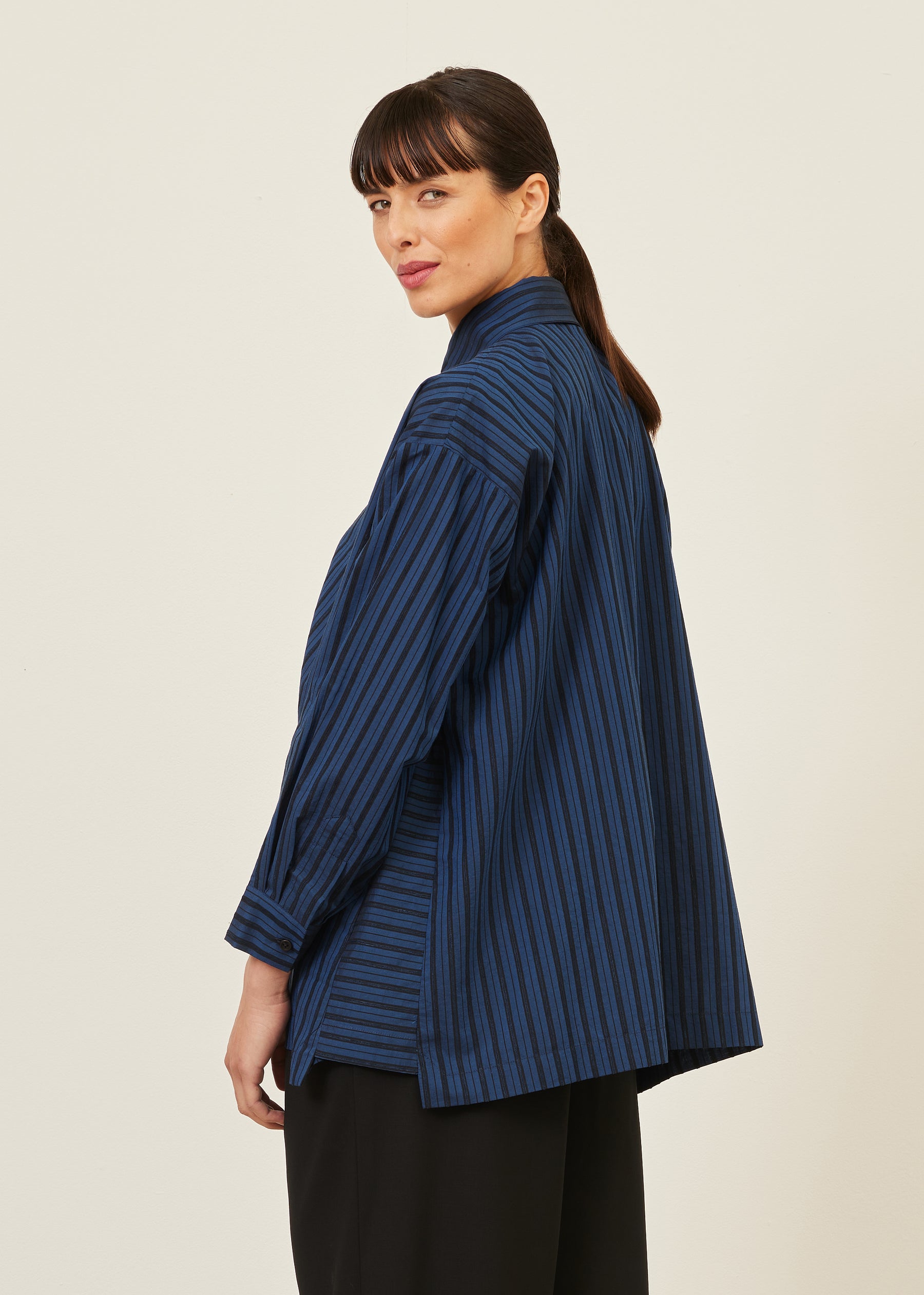 slim a-line shirt with collar and stepped insert - long in blue