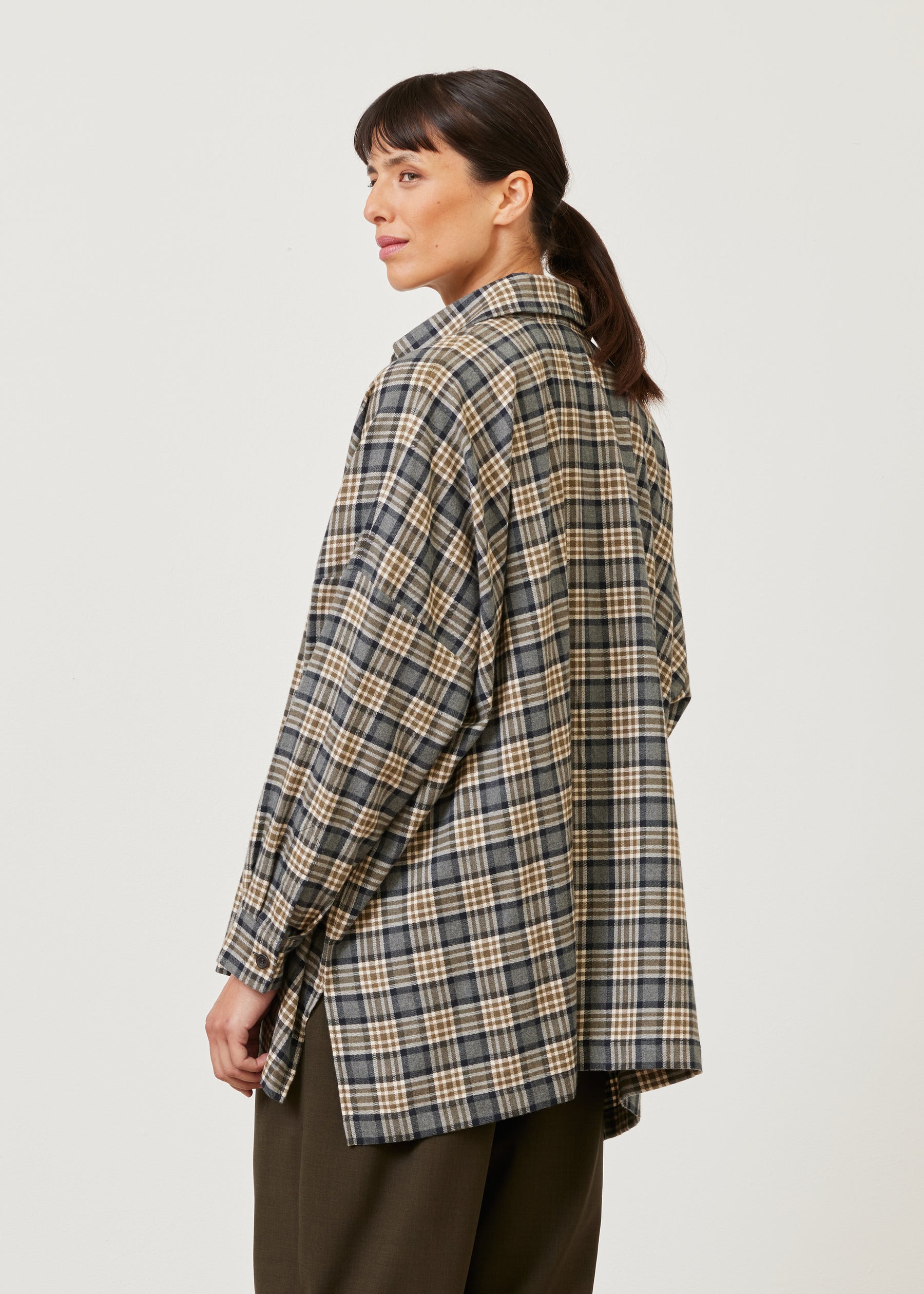 wide longer back shirt jacket with collar - long