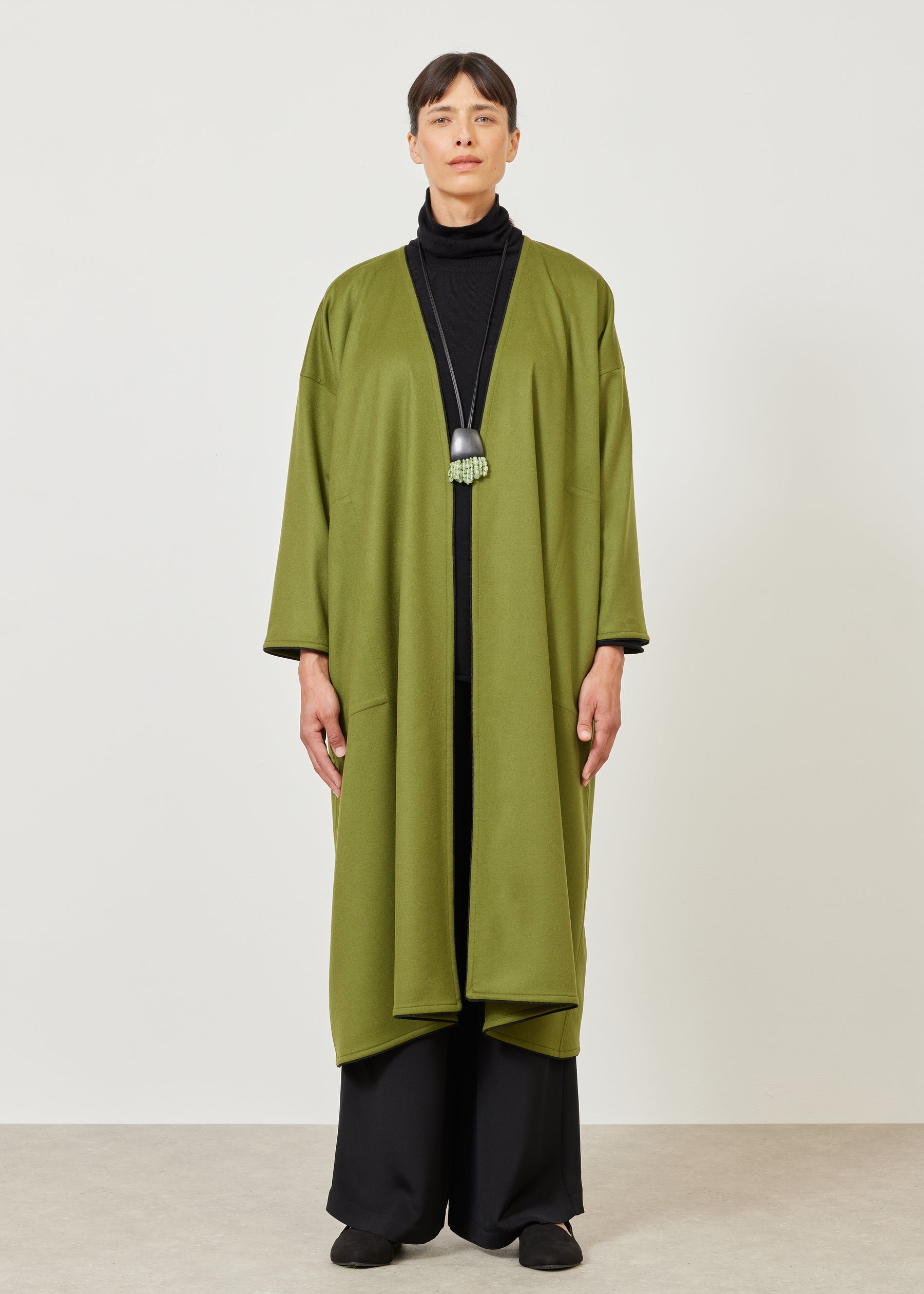wide A-line v-neck coat (with piped edge)