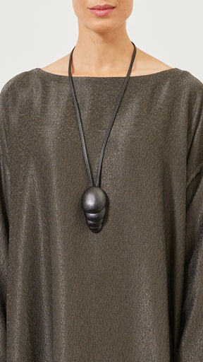 staggered four disc pendant in black