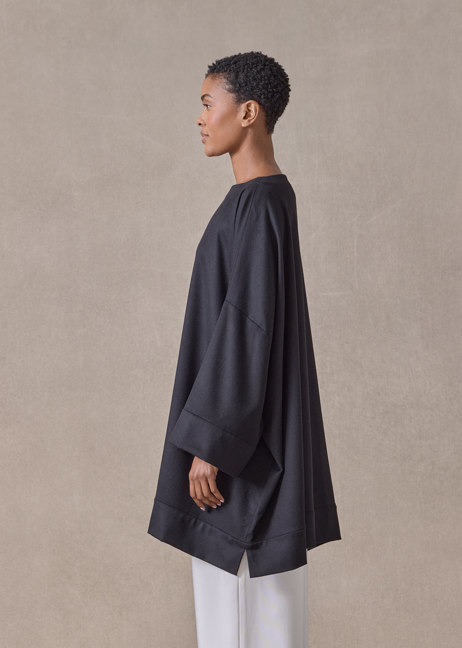cashmere sloped shoulder scoop neck poncho with hembands - long plus (black)