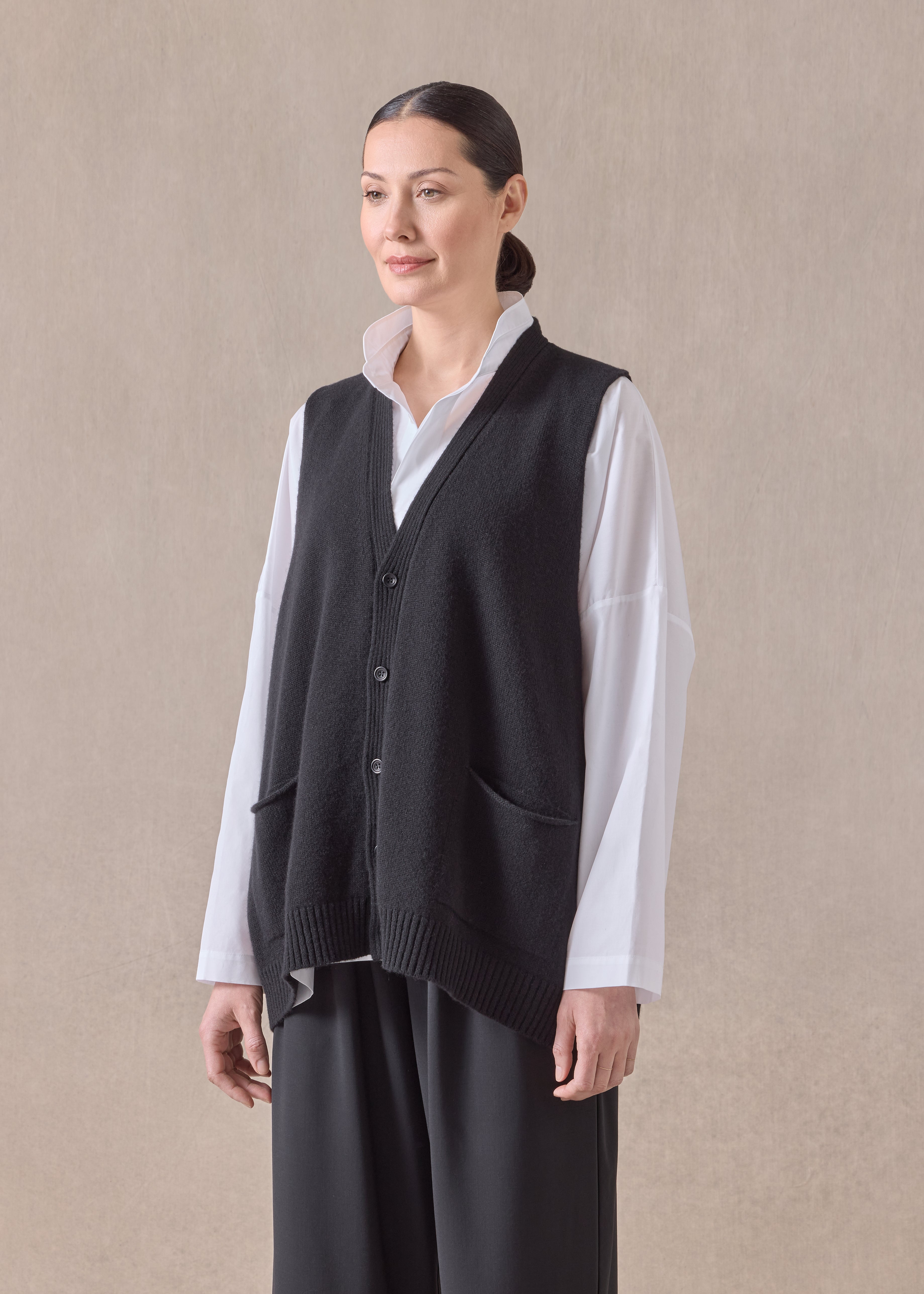 cashmere scoop armhole waistcoat - mid plus (black)